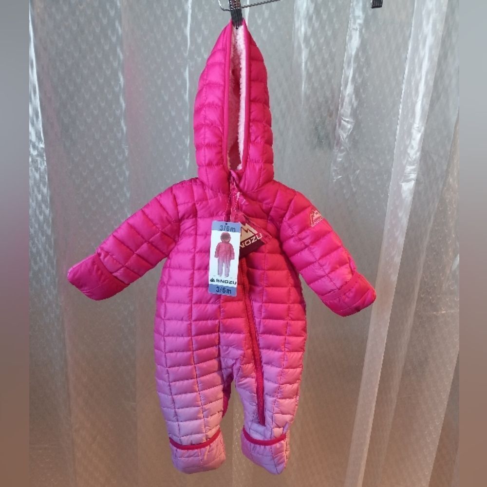 Snozu Snowsuit With Fold Over Mittens & Booties Size 3/6 Months